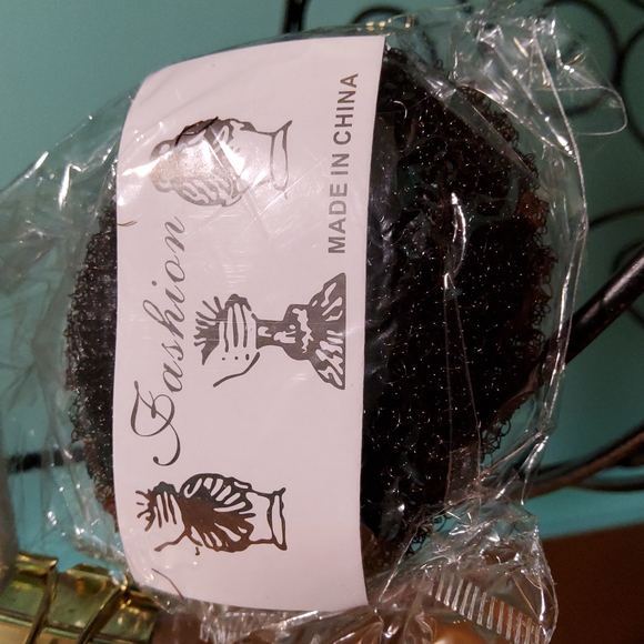 Bun Extension Tossed Up Do Kit - Picture 4 of 5